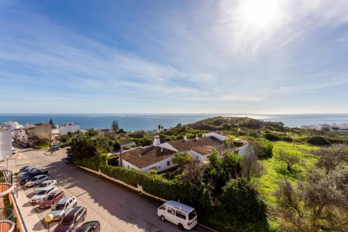 Lovely 2 bedroom apartment including pool, stunning ocean views & beach closeby