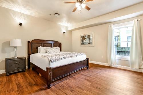 Hosteeva Stunning 4BR Condo Near French Quarter - image 6