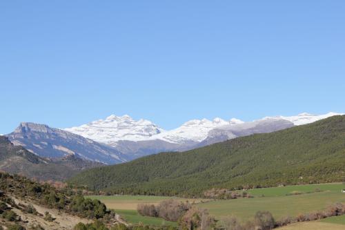  Preciosas Vistas a La Montaña, Luminoso y Acogedor in El Pueyo de Araguás