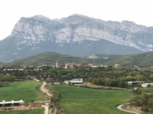  Preciosas Vistas a La Montaña, Luminoso y Acogedor in El Pueyo de Araguás