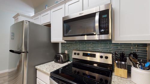 Twisted Pelican townhouse - image 3