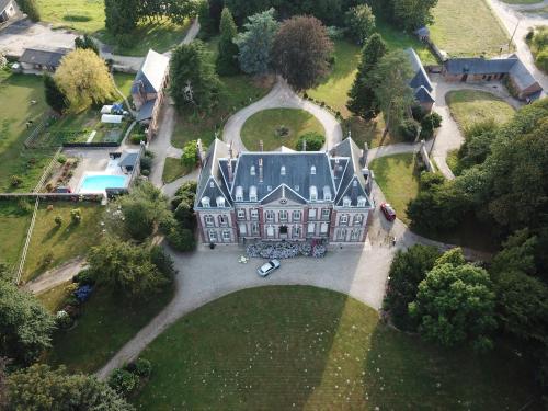 . CHATEAU D HUGLEVILLE