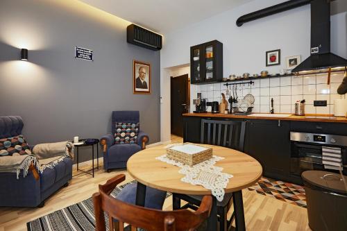 Courthouse Apartments Slavi 3