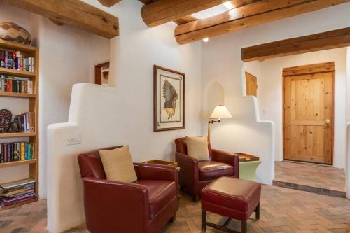 Foothills Retreat- Patios, Rooftop Deck, Quiet, 2BR in Santa Fe, USA