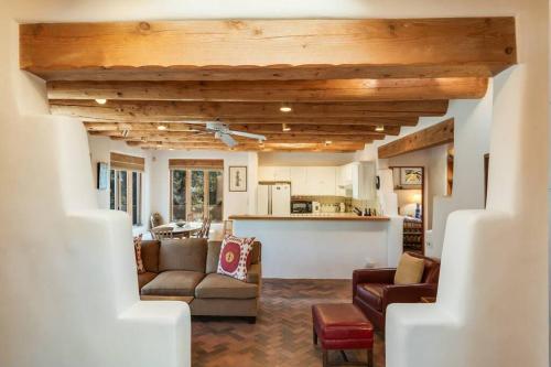 Foothills Retreat- Patios, Rooftop Deck, Quiet, 2BR in Santa Fe, USA