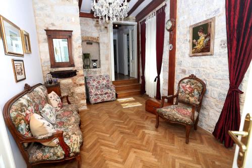 Palace Wall Residences 4