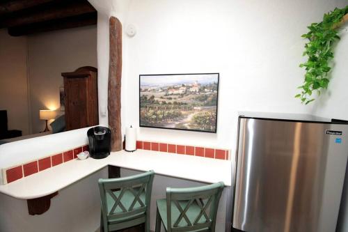 Closson Getaway - Courtyard - Railyard and Plaza