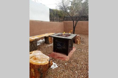 Closson Casita - Patio & Fire Pit - Near Plaza - 1BR in Santa Fe, USA