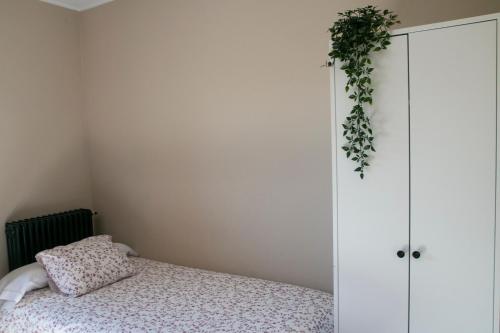 1 double bed, 2 twin beds