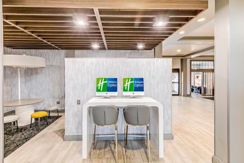 Holiday Inn Express Hotel & Suites Columbus OSU-Medical Center, an IHG Hotel