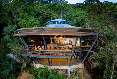 . La Loma Jungle Lodge and Chocolate Farm