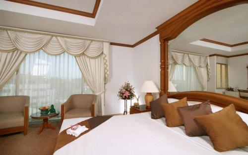 room detail thumbnail 0