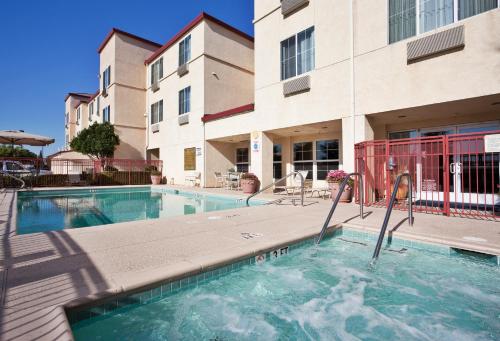 Holiday Inn Express & Suites Tracy, an IHG Hotel