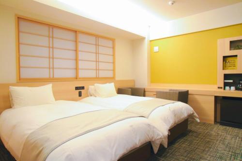 2 twin beds