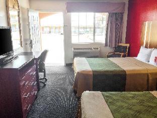 Econo Lodge On Historic Route 66 in Barstow, USA