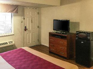 Econo Lodge On Historic Route 66 in Barstow, USA