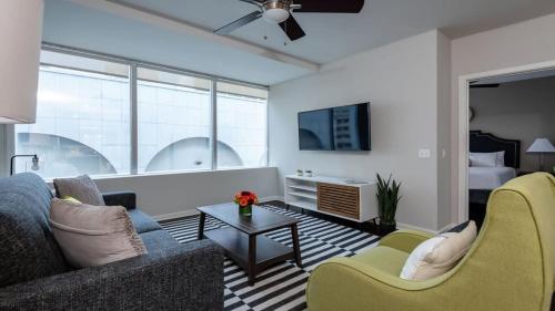CozySuites Great Sky Pool in Dallas 2BR 2BA - main image