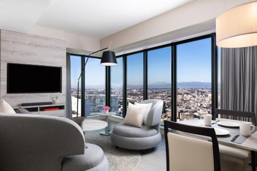 Two-Bedroom Corner Suite City View