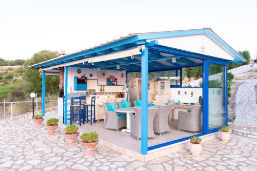 ผับ/เลาจน์, Iris Villas in อีเพียรุส