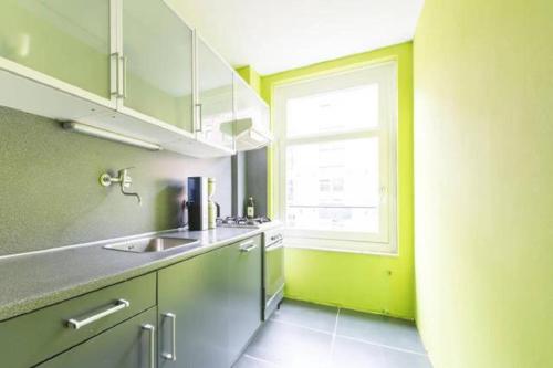 Jordaan Canal View Apartment, Amsterdam (photo 7)
