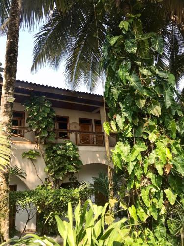 Boblin la Mer hotel restaurant plage in Grand-Bassam