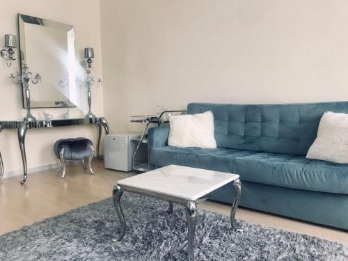 1 king bed, 1 sofa bed
