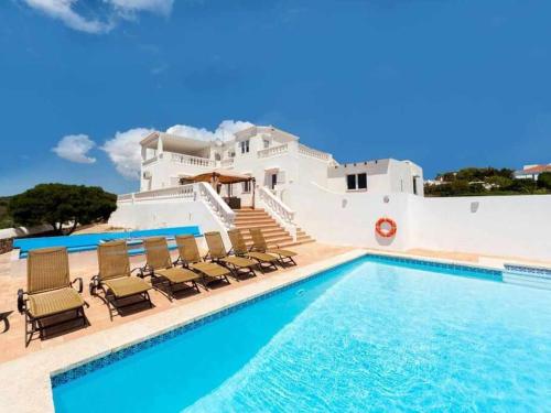  VILLA ES MACAR Vistas únicas al mar junto a la playa piscina climatizada in Es Canutells