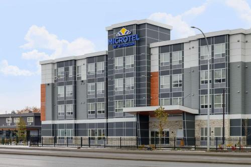 Microtel Inn & Suites by Wyndham Kelowna - Hotel