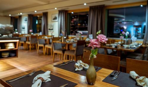 283070403 Hotel Bellerive