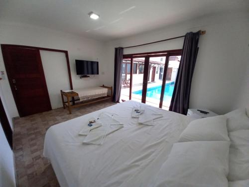 1 queen bed, 1 double bed, 1 twin bed