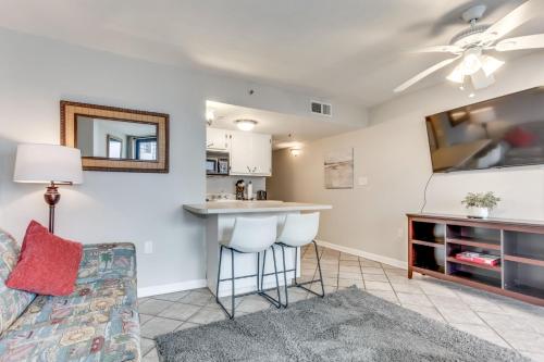 Ocean-view Condo in the Heart of Myrtle Beach - image 8