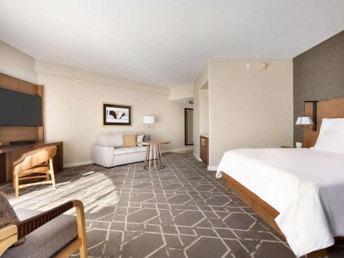 Fairmont King Room with Roll-In Shower and Patio or Balcony - Mobility Accessible