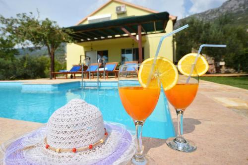Holiday Home Nevenka – khách sạn tại Kastel Kambelovac