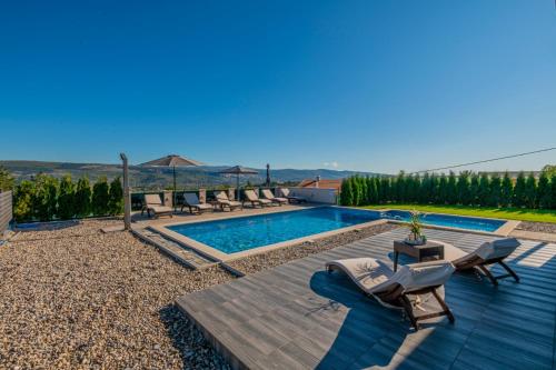 Holiday House Luxury with heated pool - Grubine