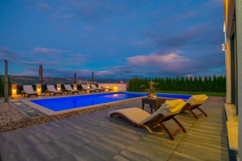 Holiday House Luxury with heated pool - Grubine