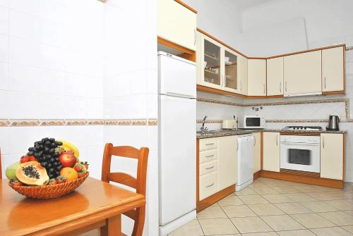 Kitchen, Villa Martinica by Algarve Vacation in Guia