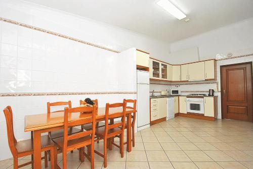 Kitchen, Villa Martinica by Algarve Vacation in Guia