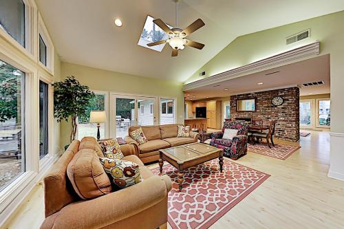 Sea Pines Home with Private Pool & Hot Tub home - image 4