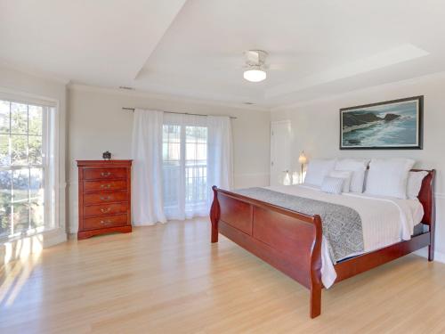 Heated Pool Access Flex Cancelation Gorgeous Sunset Views Over the Water - image 7
