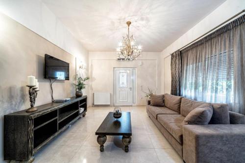 Ioannas Luxury Apartment in Istron