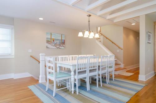 Beach Living - image 4