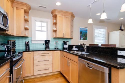 Beach Living - image 6