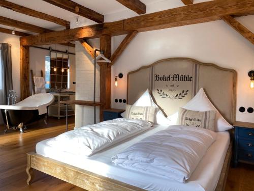 1 king bed, 1 sofa bed