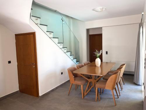Four Seasons Homes