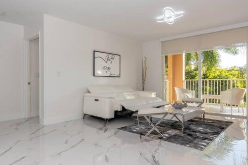Yacht Club at Aventura Lux 2 Bed 2 Bath Brand New 2021 in Aventura, USA