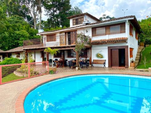 . Increíble finca en felidia