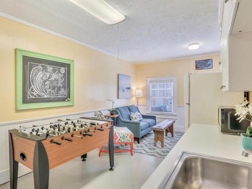 Private Heated Pool Flex Cancelation Within a Short Walk to the Beach - main image