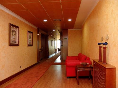 Előcsarnok, Complejo El Carrascal in Munana