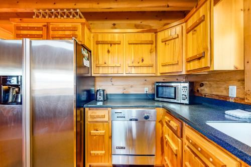 Hawks View Cabin - image 2