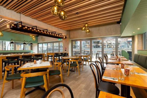 ห้องอาหาร, Oaks Auckland Hotel near เวคเตอร์ อารีนา